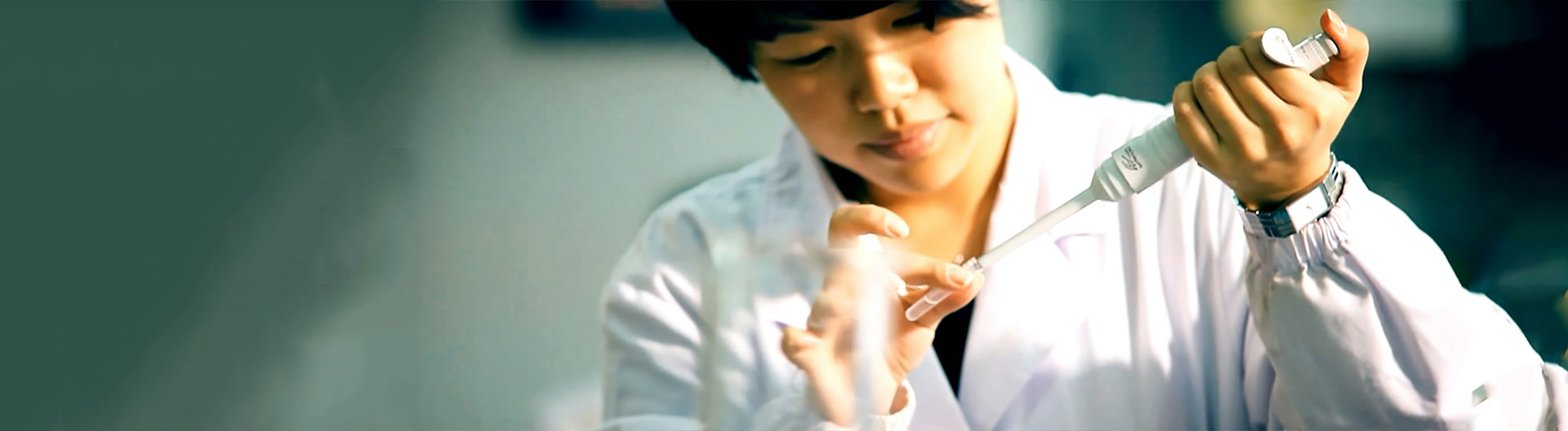 以知名專家為首